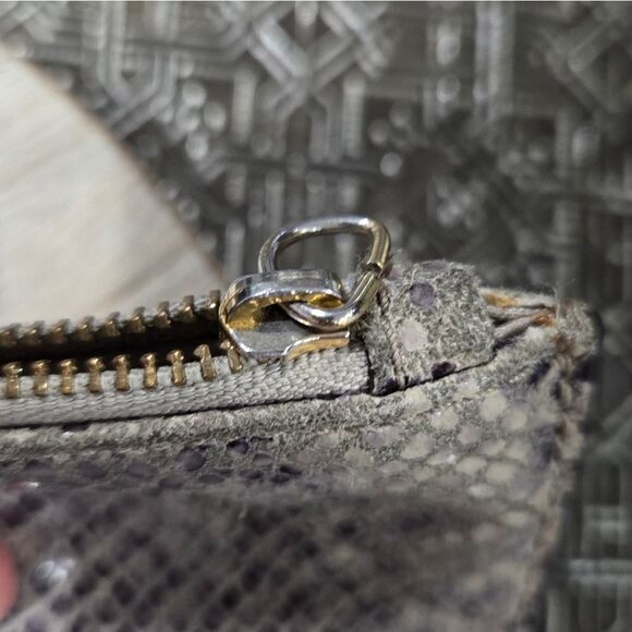 🐢 Michael Kors Snakeskin Clutch. - Picture 9 of 13